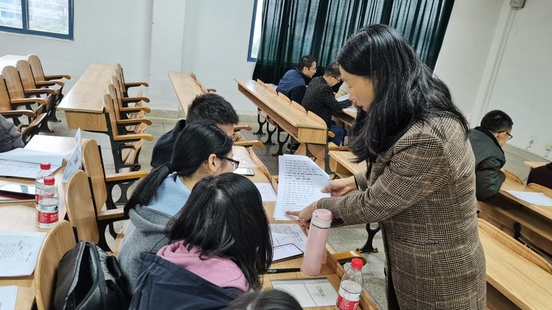 行业背景：学历提升需求旺盛，代理加盟市场潜力巨大